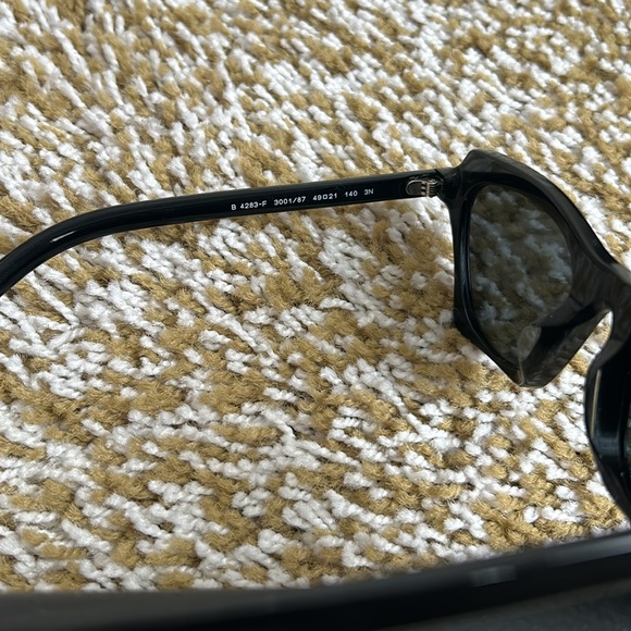 Burberry - Picture 7 of 8